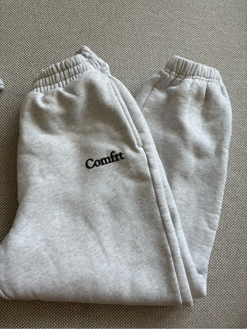 COMFRT Kids Light Gray Hoodie & Sweatpants Matching Set - SIZE M